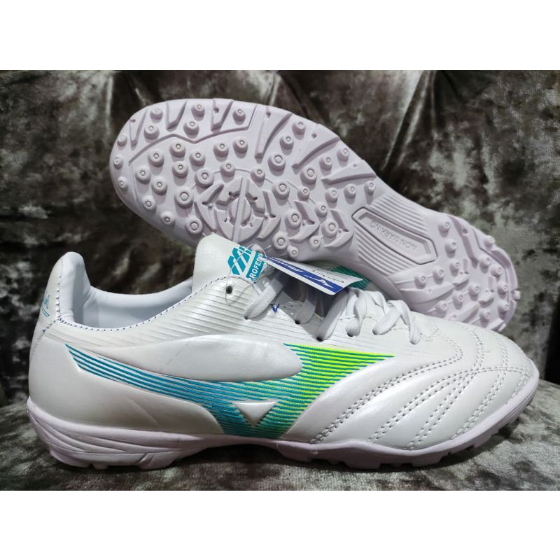 Sepatu bola mizuno premium
