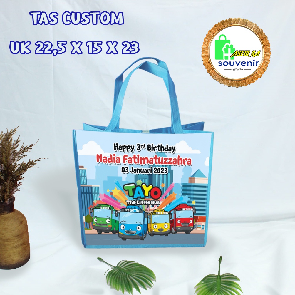 

GOODIE BAG KEREN Ultah Muat KFC Uk 22,5 x 15 x 23 ( PxLxT )- TEBAL 75 GSM VYNIL 300 GSM