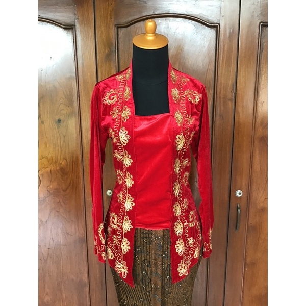 Kebaya Kutubaru bludru/ Kebaya Prewed