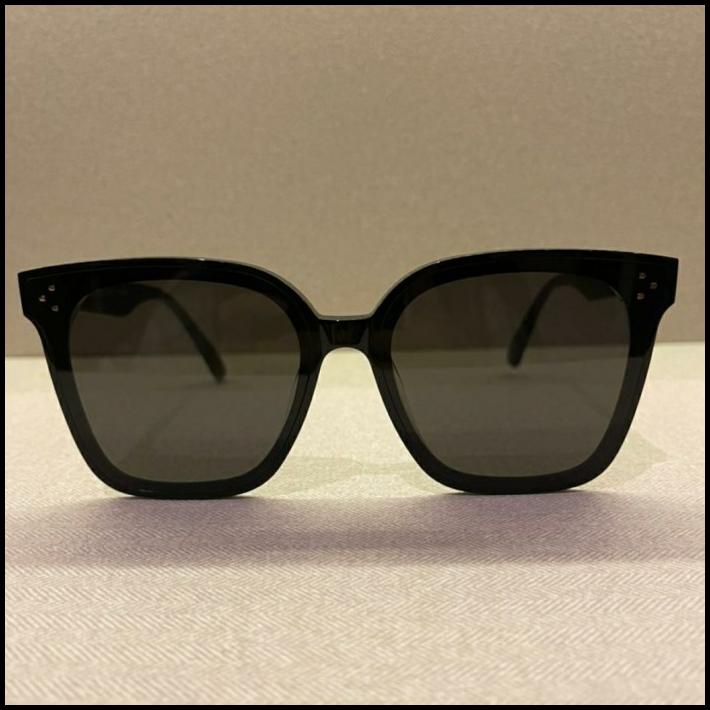 Gentle Monster Her 01 (Black)