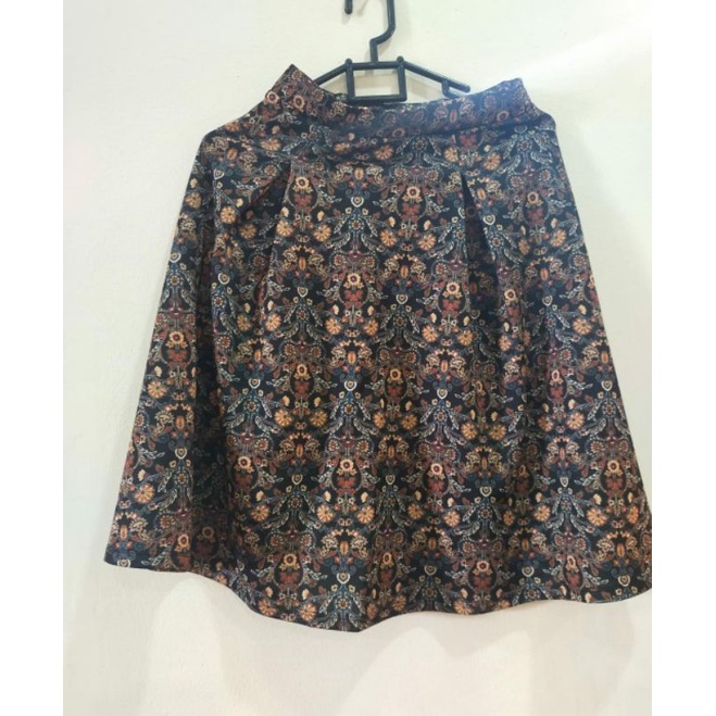 Preloved Rok Wanita Stradivarius