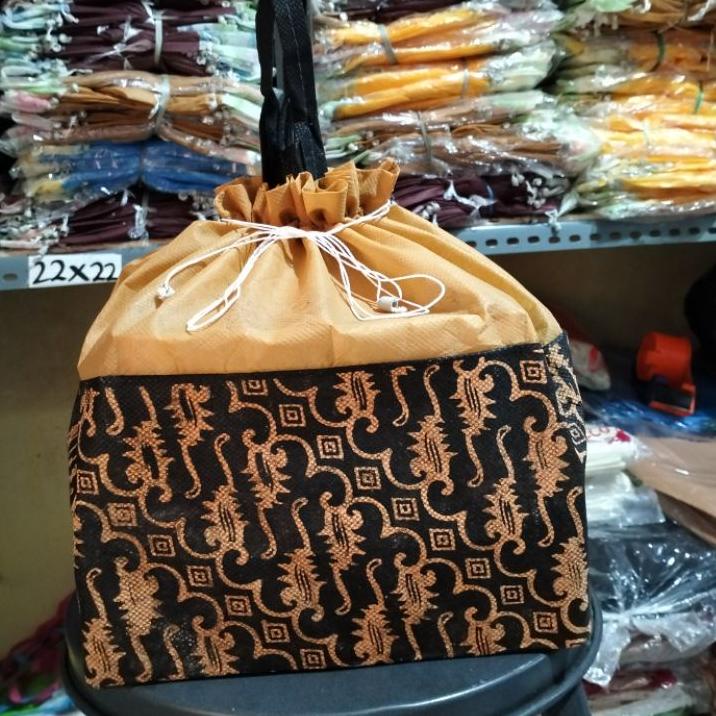 

ORD✰ Tas Serut/Tas Hajatan Kotak nasi Motif Parang 22x22 (isi12pcs) Terlaku