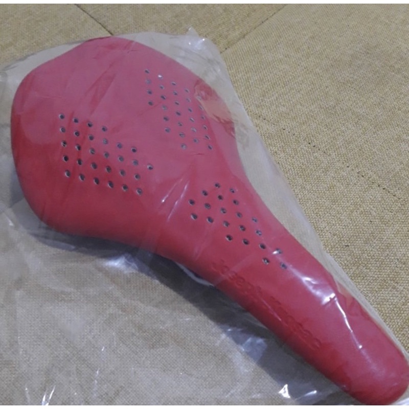 Joseph Kuosac Saddle - Red