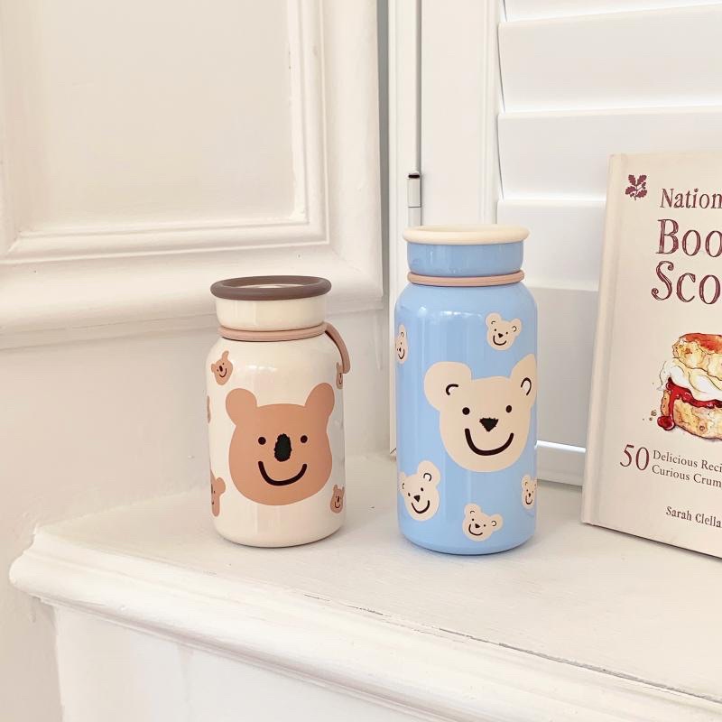 TERLARIS TUMBLER STAINLESS STEEL MOTIF BERUANG LUCU WARNA BIRU DAN PUTIH / TERMOS AIR PANAS AIR DINGIN FREE STICKER BERUANG / TRAVEL TUMBLER STAINLESS STELL UKURAN 400ML / BOTOL JAPAN / SIERA VACUUM BOTTLE / THERMOS ESTETIK / AESTHETIC BEAR TUMBLER