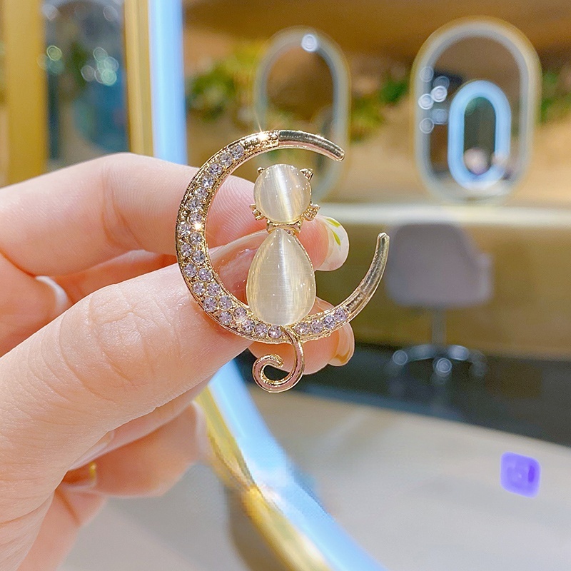 Opal Bros High-End Perempuan Anti-Silau Gesper Pin Bulan Kucing Pin Tetap Pakaian Korsase Aksesoris
