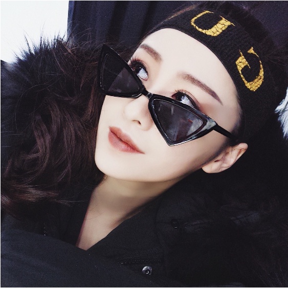 Kacamata Hitam Bentuk Mata Kucing Segitiga Gaya Retro Hip-Hop Untuk Wanita