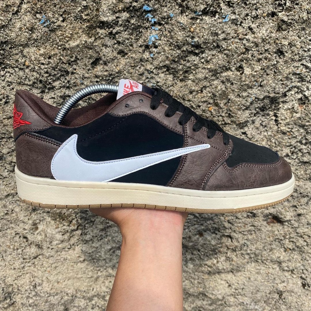 Sepatu Nike x Travis Scott - Vietnam