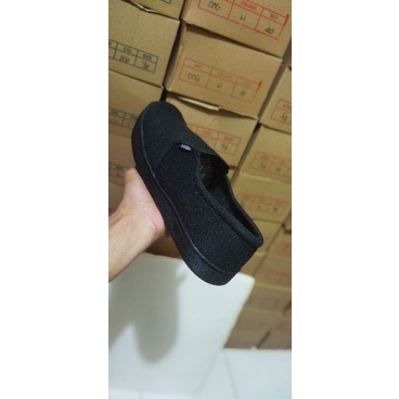 Sepatu slip on hitam polos Sepatu Vans Tanpa tali