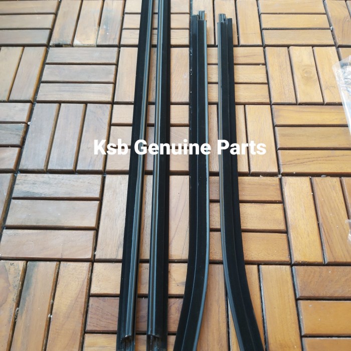 Pelipit Pintu Karet Kaca Luar Hilux Double Cabin 4Pcs Depan Belakang #Original