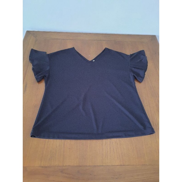 Uniqlo - baju blouse atasan wanita hitam black v neck lengan pendek
