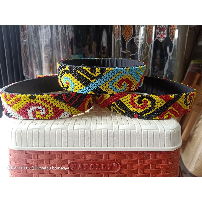 Hiasan Kepala Ethnik Dayak Kalimantan_Hiasan kepala Manik