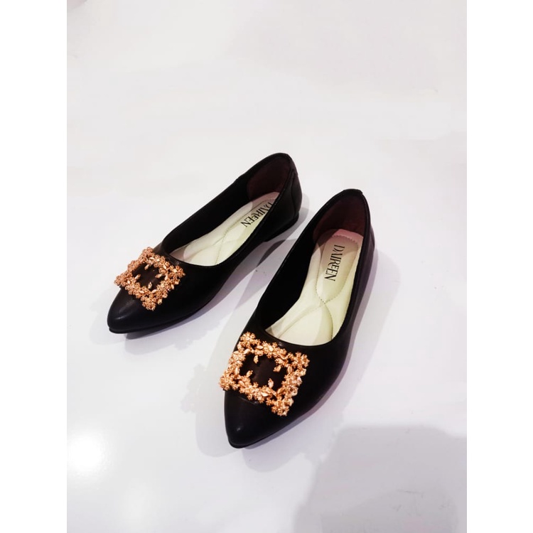 Dinda sepatu wanita slip on flatshoes Onoki model terbaru 2023 warna hitam krem coksu apricot denim dan putih ukuran 37-40