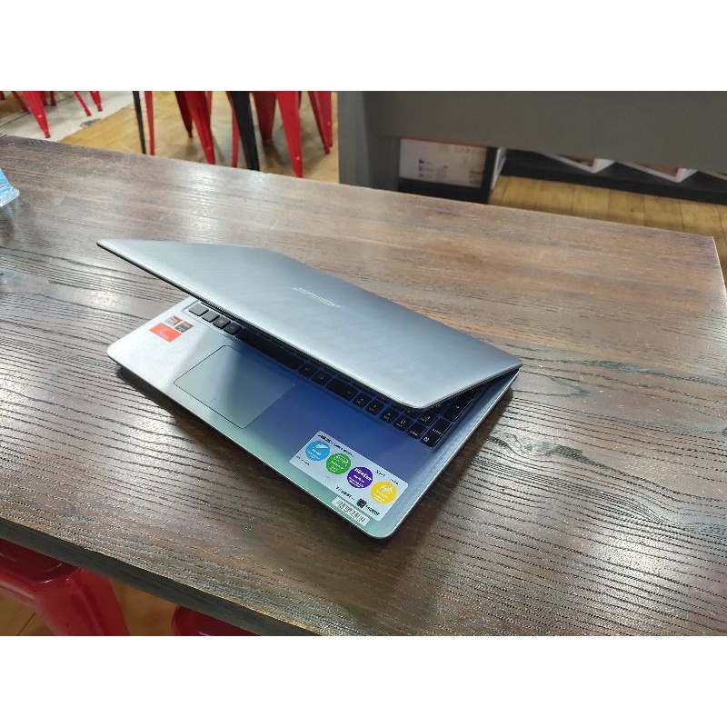 Laptop Asus X540 RAM 4GB SSD 128GB Generasi baru sangat mulus super kencang