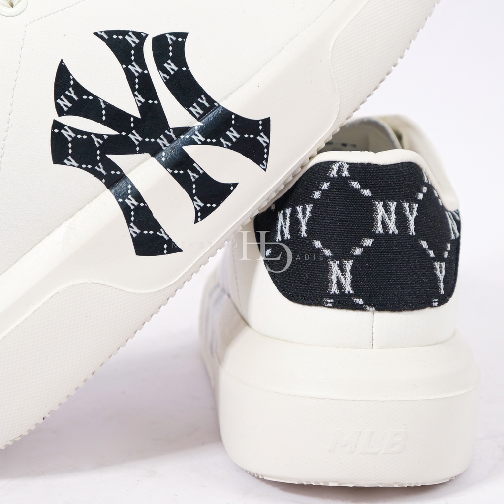 MLB NY Yankees Chunky Classic Heel Dia Monogram White/Black