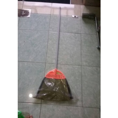 

Unik Sapu Rayung Merk 2 Macan Sedang/ Sapu Kipas Merk 2 Macan ukuran Sedang - 1500 Berkualitas