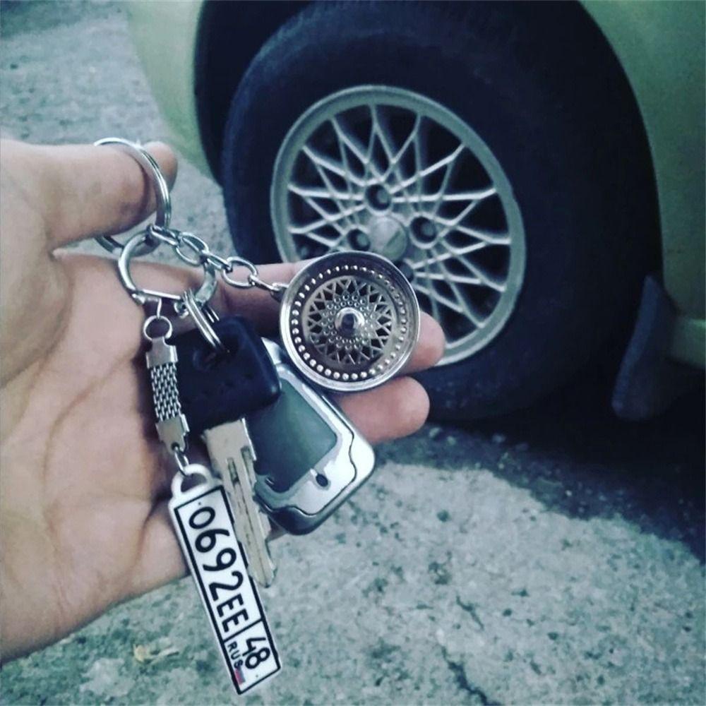 Agustinina Gantungan Kunci Roda Mobil Kreatif Auto Part Miniatur 3D Keychain Pelek Logam Ban Roda Rim Keyring