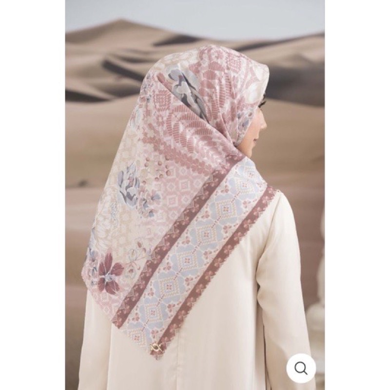 Maharani scraf wearing klamby