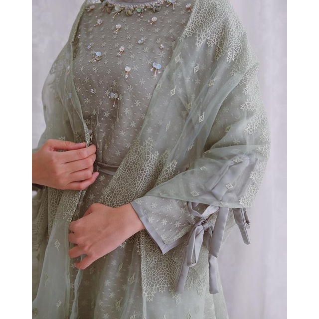 SEWA KEBAYA JALEELA WISUDA GRADUATION LAMARAN