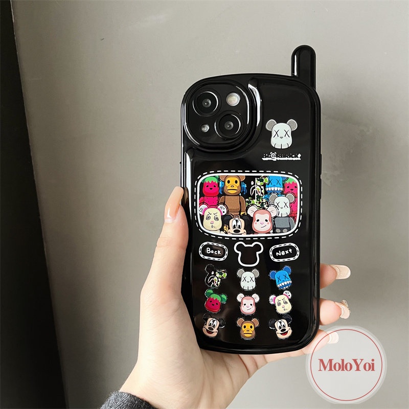 IPHONE Casing Beruang Kekerasan Merek Trendi Kompatibel Untuk Iphone11 12 13 14 Pro MAX XR 14 7 8 Plus X XS MAX Retro Vintage Kepribadian Ponsel Bentuk Ponsel Bantal Udara Soft Cover