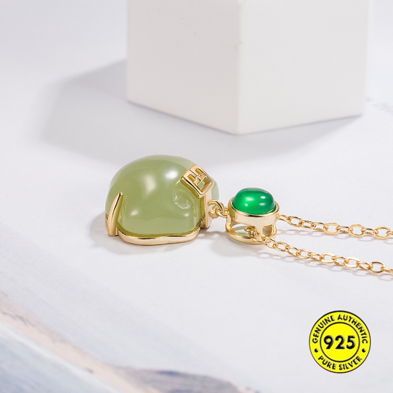 Hetian Jade Lock of Good Wishes Necklace Female Retro Terjangkau Mewah Niche Liontin Manik Hijau U1510