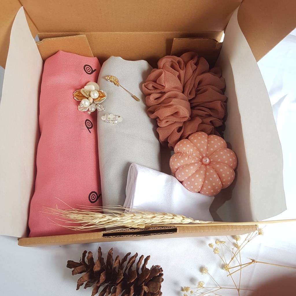 Kado hampers I paket bingkisan hijab set box I hadiah free kartu ucapan