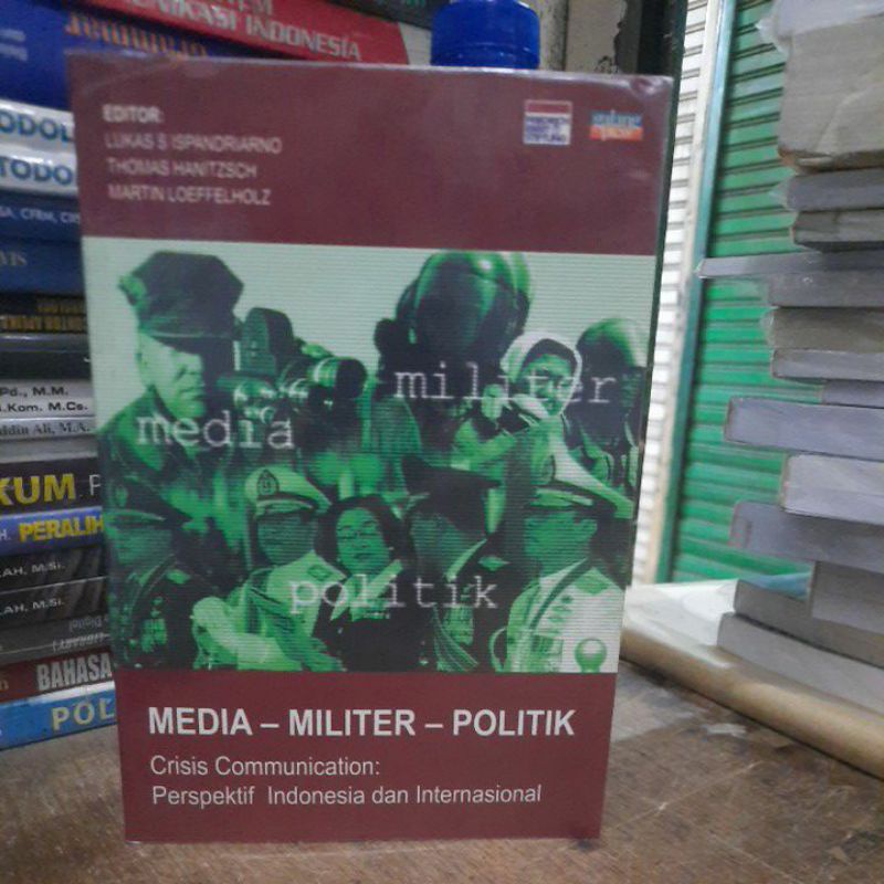Media militer politik.