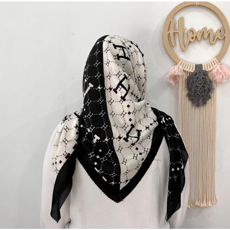 hijab segi empat motip h