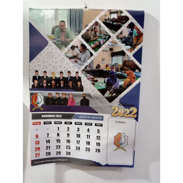 

Cetak Kalender Dinding Tahun 2024 - 6 Lembar - Finishing Spiral