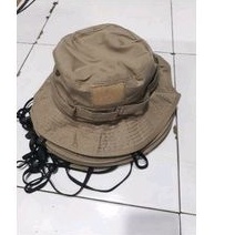 topi rimba   hitam hijau. krem/lapangan