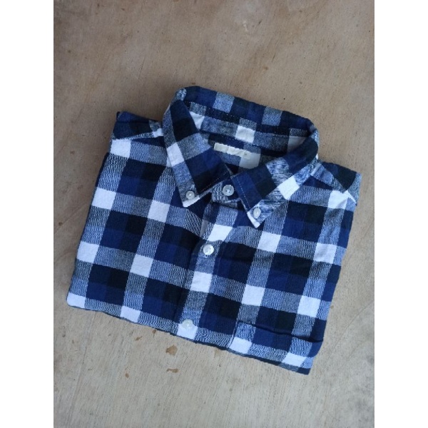 Kemeja Flannel GU by Un*ql* M Biru Kotak Hitam Putih