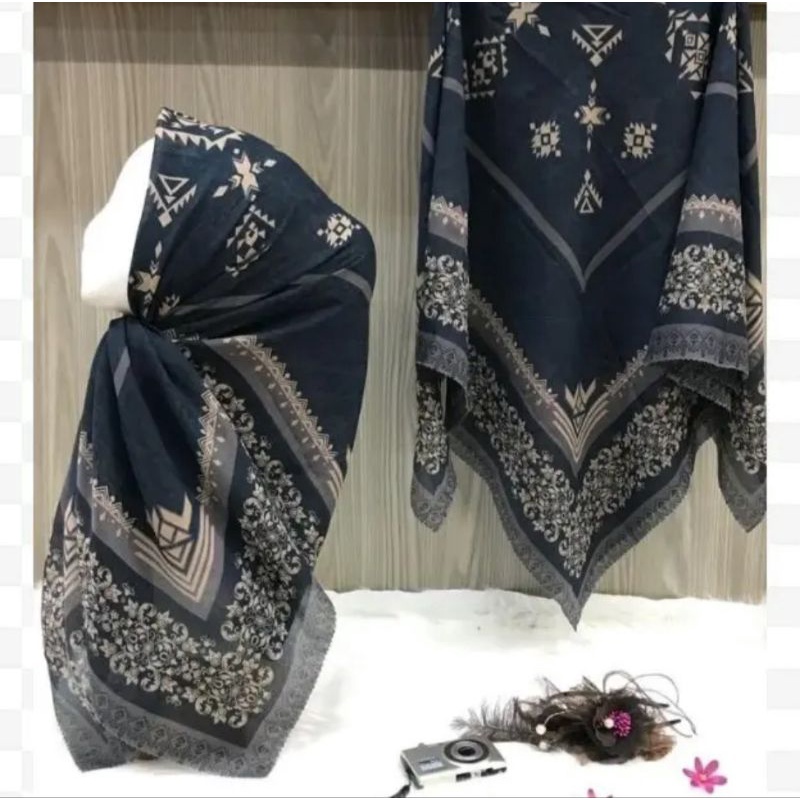 Hijab Segi Empat Zara Hitam