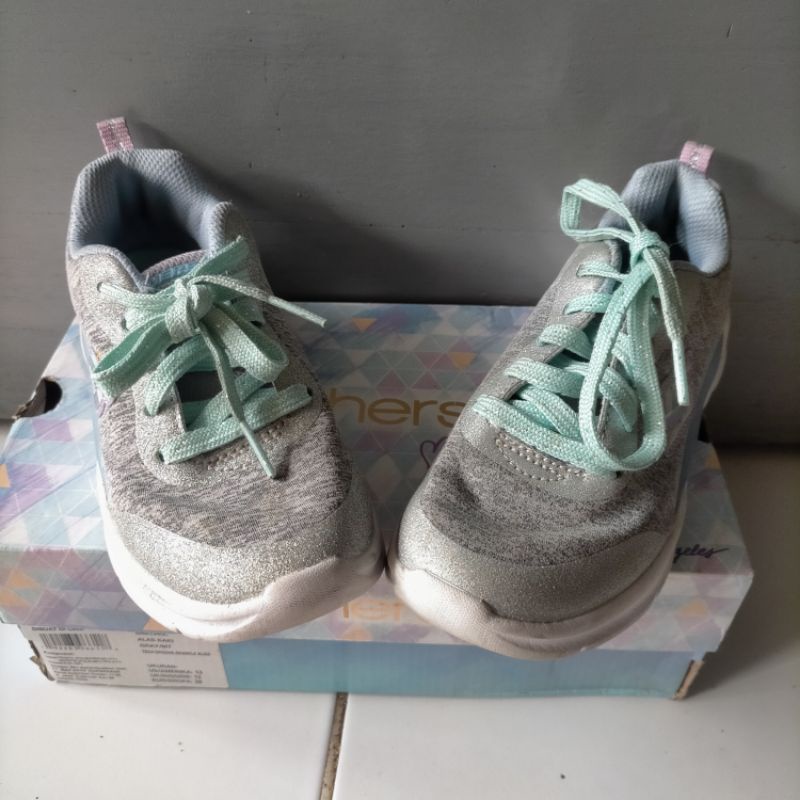 sepatu skechers girls preloved / pernah dipakai anak perempuan size 13 / 30