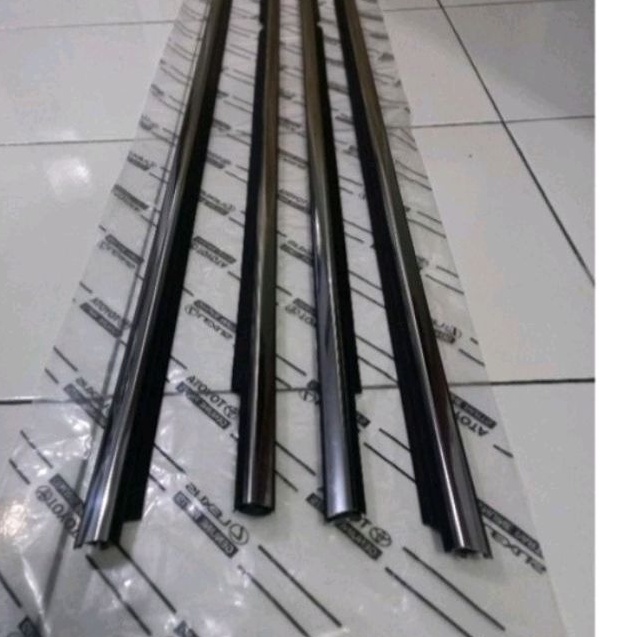 Pelipit karet kaca luar Vios  gen 3 chrome  original set