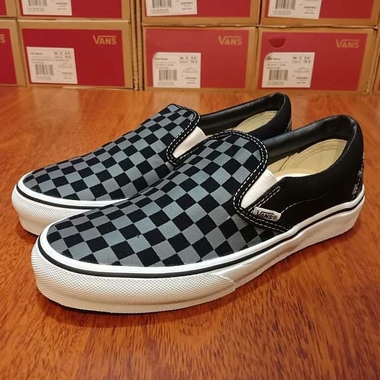 Sepatu Vans Slip On Sol Checkerboard Grey Black White Abu Hitam Putih Motif Kotak Catur Sekolah Kerja Kuliah hangout Keren Santai Murah nyaman di pakai