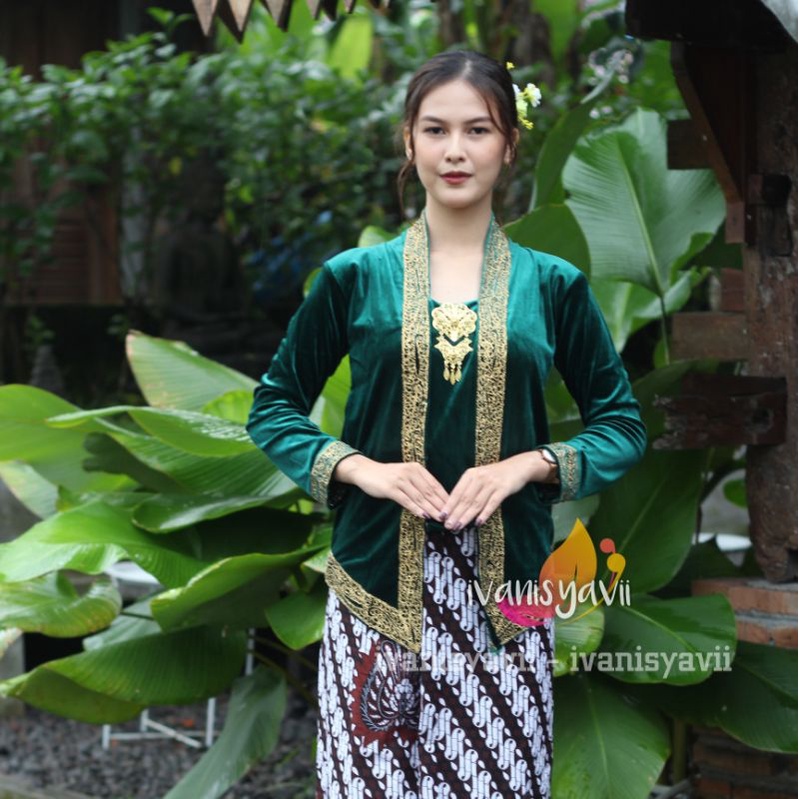 Kebaya Bludru Kutubaru Bordir Cantik | Model Amora - Warna Hijau Botol