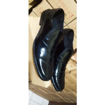Sepatu pantofel mengkilap Sepatu Pantofel semi kulit