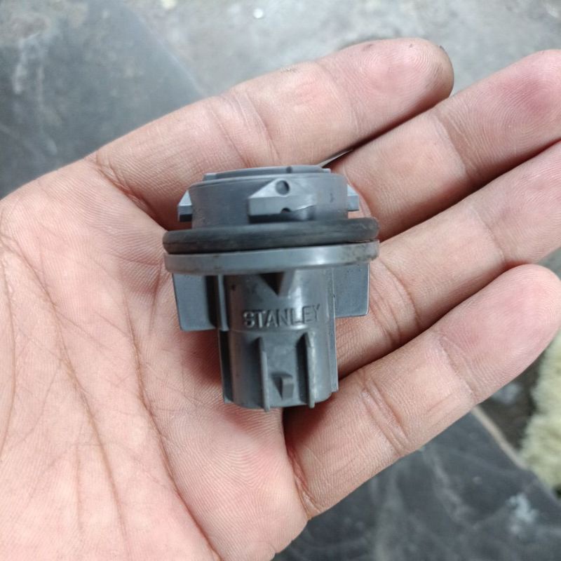 soket fitting sein lampu depan isuzu panther grand touring xpander strada pajero ORIGINAL