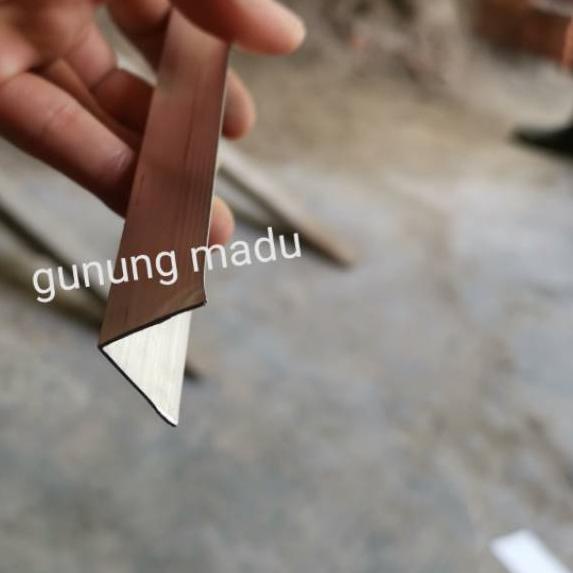 Terlaku. LIS SIKU ALUMINIUM 1CM x 1CM HARGA PER 1 METER x 3 NG / siku lis alumunium 1 cm
