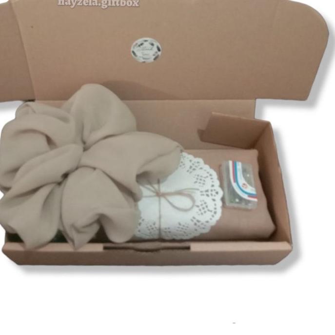 

Barang Bagus ♦ hampers hijab + sruncrie kado ultah gift box paket simple elegan`