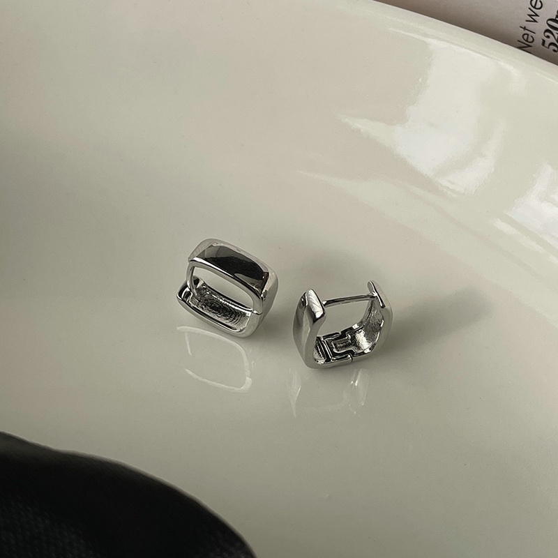 Anting Hoop Persegi Geometris Silver Halus Untuk Perhiasan Pesta Wanita Aksesoris Minimalis
