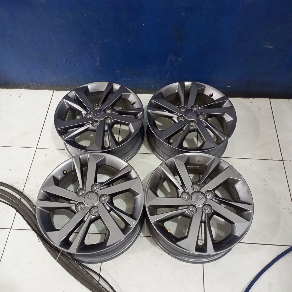 Velg Bekas Ori Copotan Mobil Oem XENIA Ring 15 Hole 5X100 GREY Untuk Mobil Sienta New Xenia New Avan
