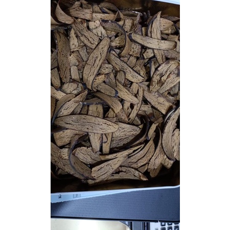 

1 tael tail liang 37,5 g gr gram Chan Su 蟾酥 Cinobufagin Venom Toad Venom Bufotoxin Cake Of Toad Skin Secretion Dried Venom Of Toads Toad Cake Venenum Bufonis