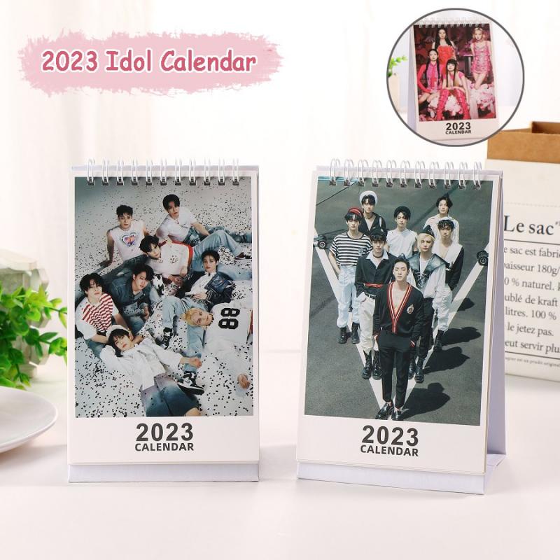 Kalender 2023kalender Idola Korea Foto Stray Kids Pinggiran Kalender Mini Hiasan Meja Alat Tulis Kantor Persediaan Stok New Arrival LY