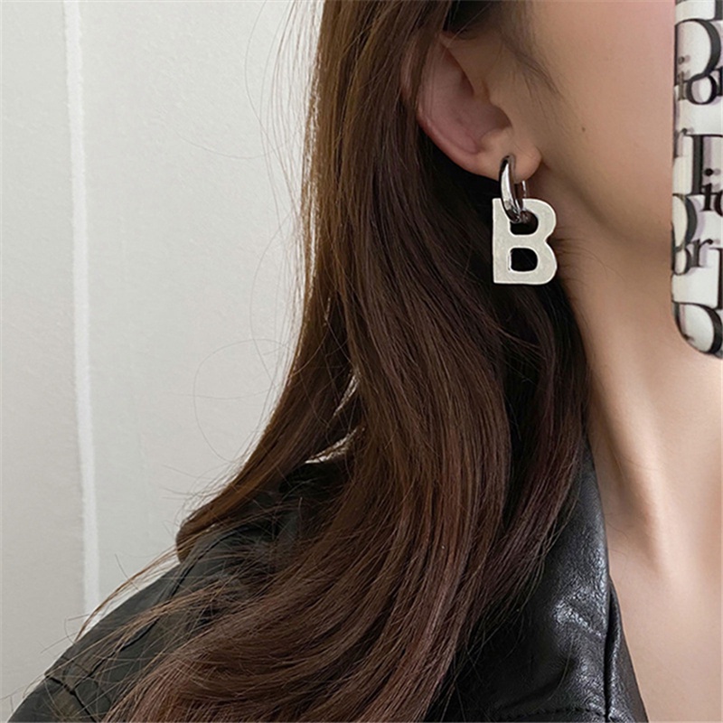 Fancyqube High Quality Letter B Drop Anting Wanita Pria Trendi Elegan Korea Minimalis Warna Emas Perak Anting Statement