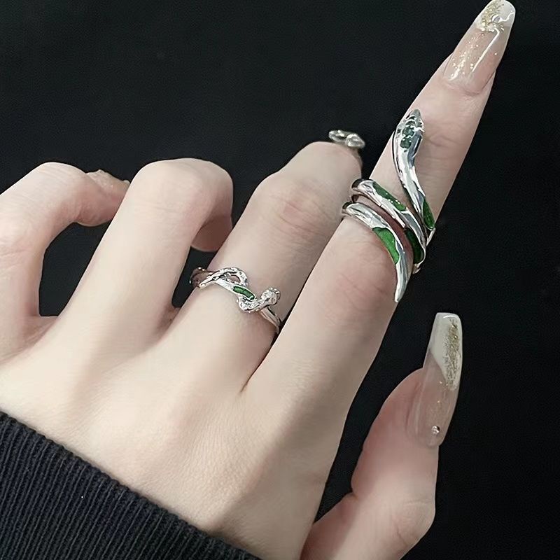 Aksesoris Cincin Ular Hijau Kepribadian Gelap Fashion