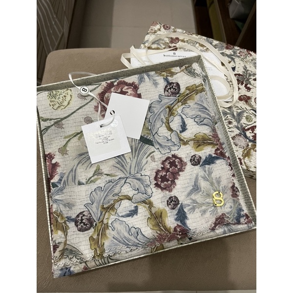 Preloved buttonscarves royale white