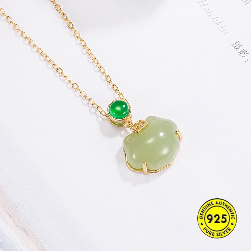 Hetian Jade Lock of Good Wishes Necklace Female Retro Terjangkau Mewah Niche Liontin Manik Hijau U1510