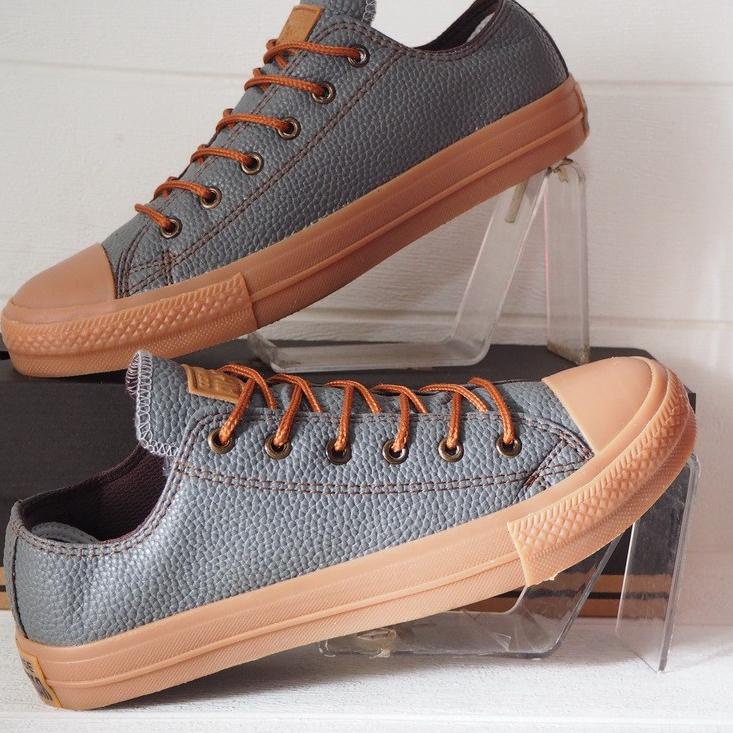 Terjangkau SEPATU CONVERSE KULIT SINTETIS TINGGI / PENDEK  COKLAT TUA HITAM