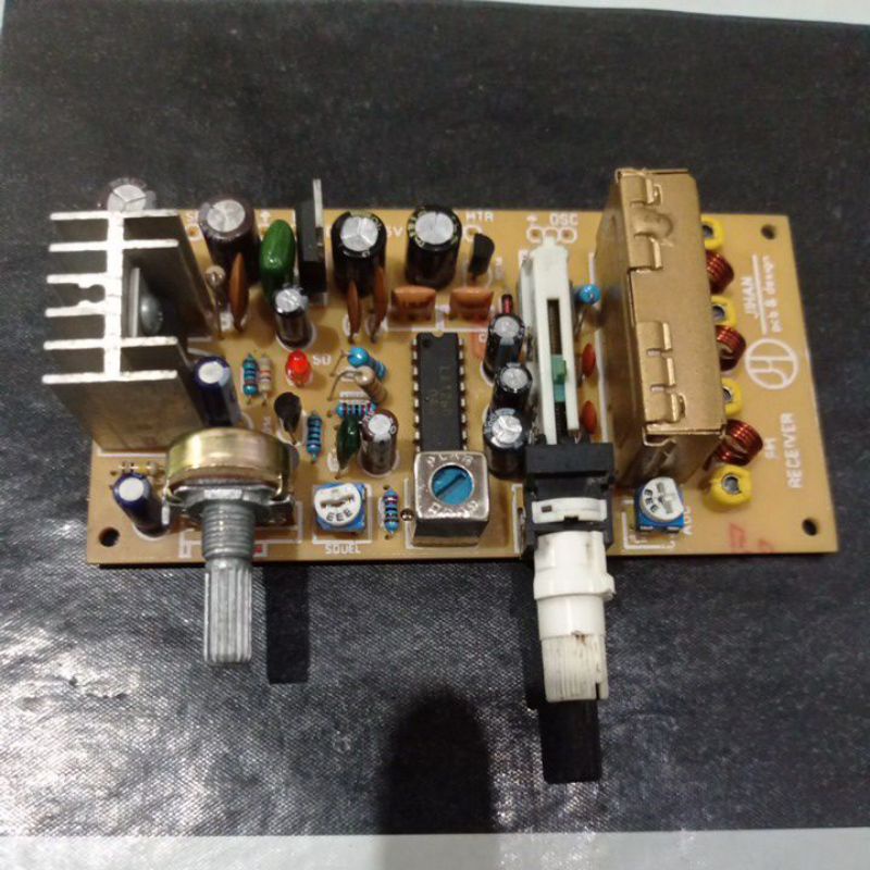 Radio fm tuner korea slowmotion + Ampli + LPF+jalur lcd dan VU + sequel 72.7mhz - 110.0mhz