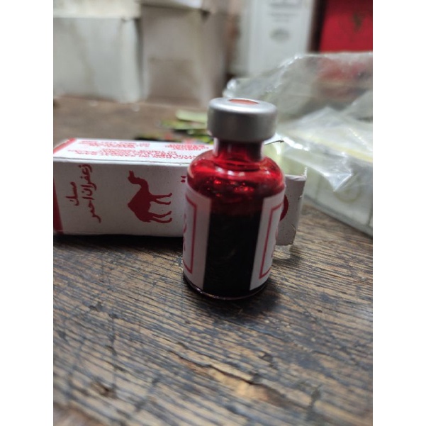

TINTA ZAFARON MERAH DAN EMAS